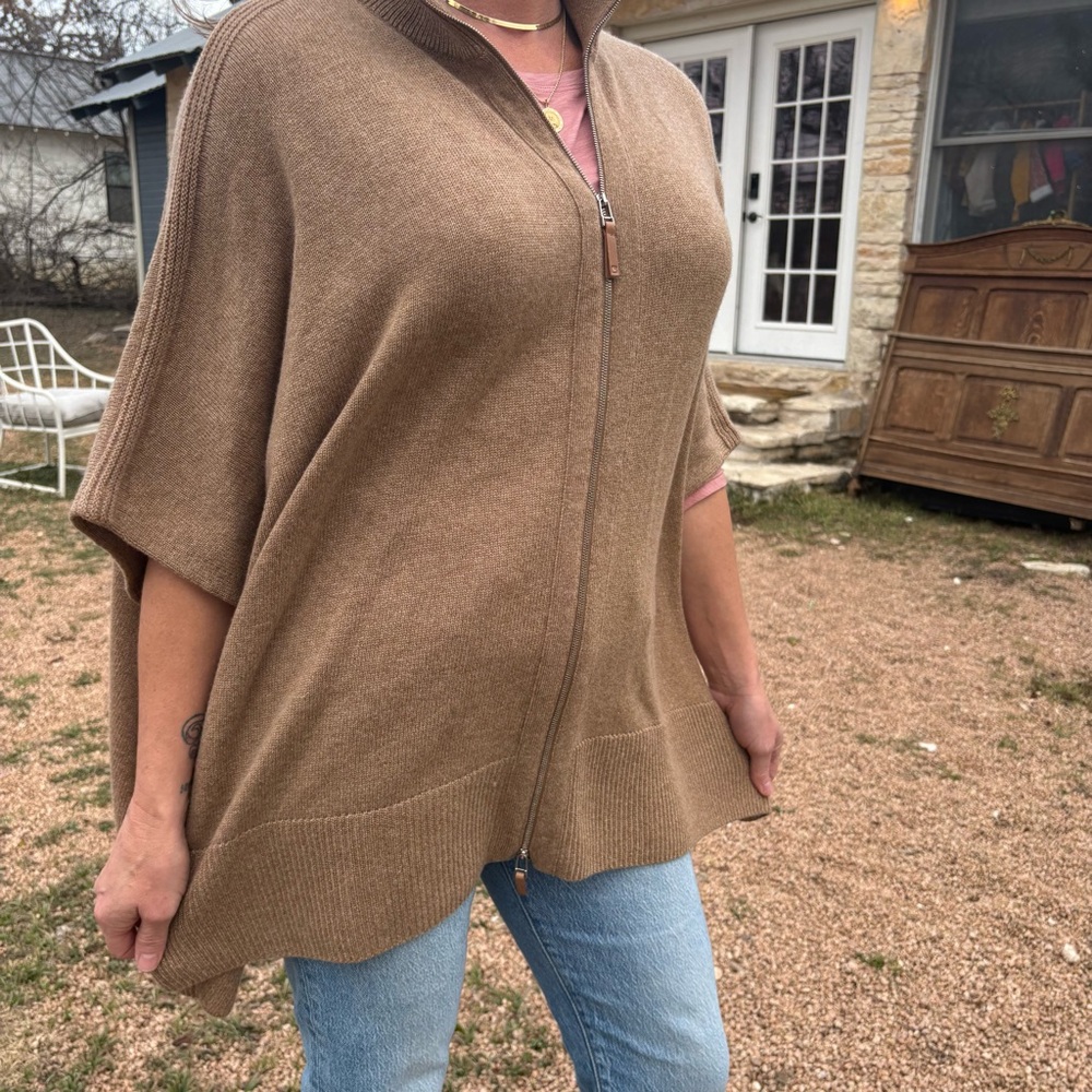 100% CASHMERE LAFAYETTE 148 CAMEL ZIPPERED PONCHO NWT ONE SIZE FITS MOST